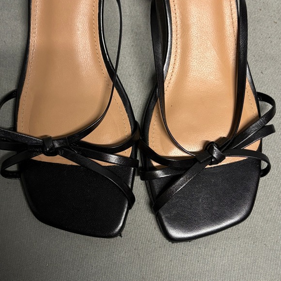 FLATTERED Eunisa Heel in Black Size 39 As Is Needs Repair - Picture 12 of 16